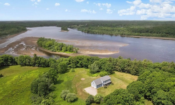 Brunswick House | Brunswick Lux 4BR Sunset River View with 4 Acres Big Lawn