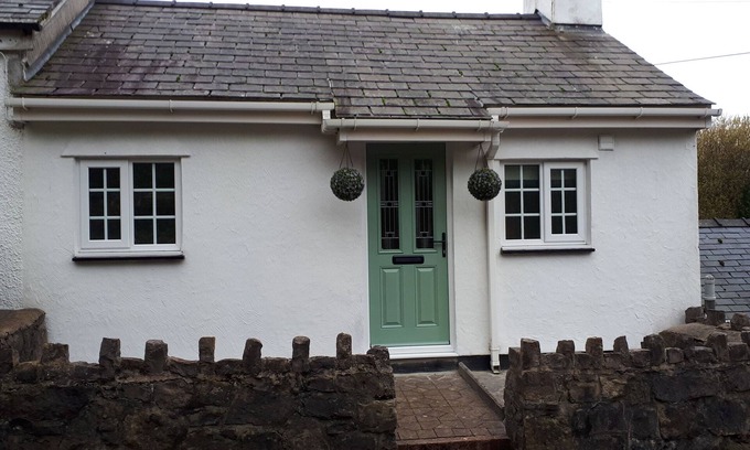Pentraeth Cottage | BRYN BACH, pet friendly, character holiday cottage in Pentraeth
