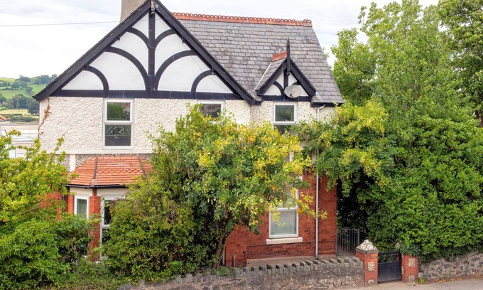 Llansanffraid Glan Conwy Cottage | BRYN Y MOR, pet friendly, character holiday cottage in Conwy