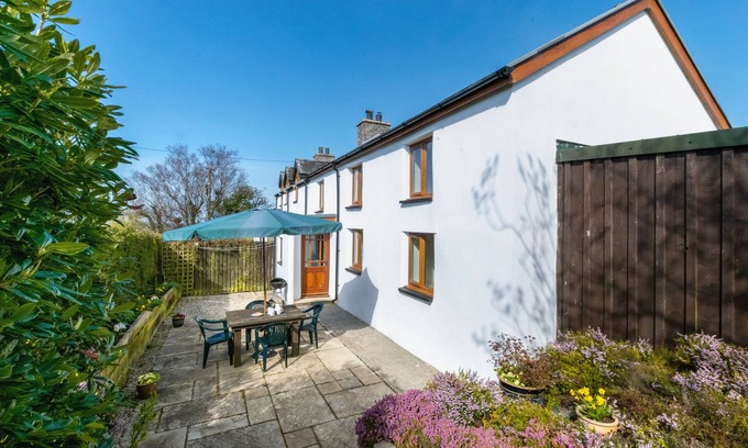 Glandyfi House | Brynmeurig - Three Bedroom House, Sleeps 5