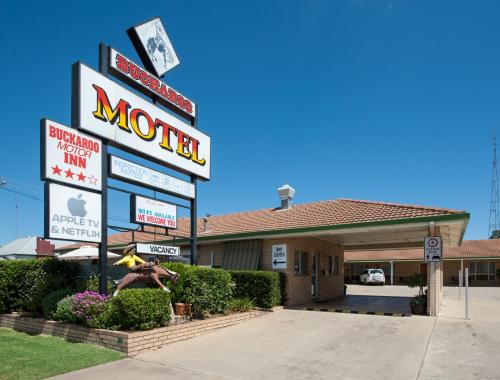 Warwick Hotel | Buckaroo Motor Inn