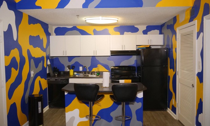 Lavista Park Apartment | Buckhead Loft with Beautiful Murals