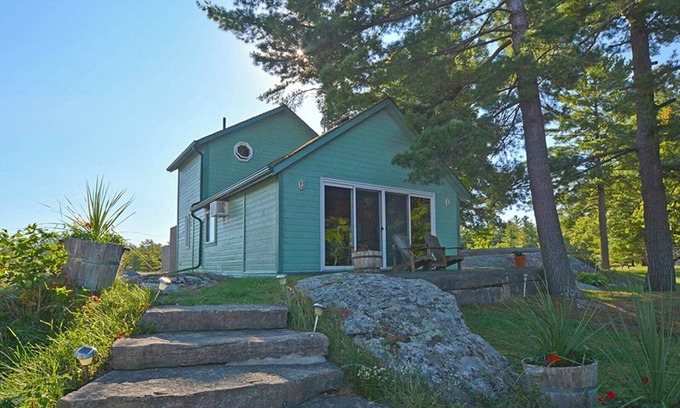 Trent Lakes Cottage | Buckhorn's Angelfire Resort - Lakeview