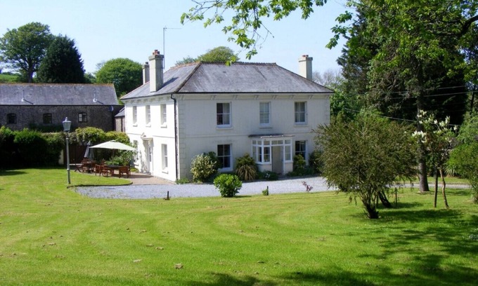 Chillington House | Buckland House - Seven Bedroom House, Sleeps 14