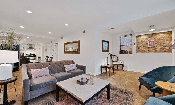 Wicker Park Condo | Bucktown Condo Just Two Blocks from the L by AllSet Turnover