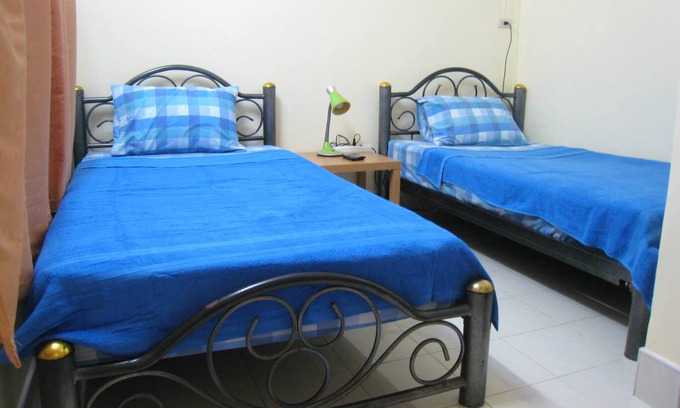Talat Yai House | Budget Air Con Room With Ensuite Bathroom
