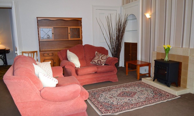Innellan Apartment | Budget apartment accommodation in Dunoon Sleeps 5 in 2 bedrooms