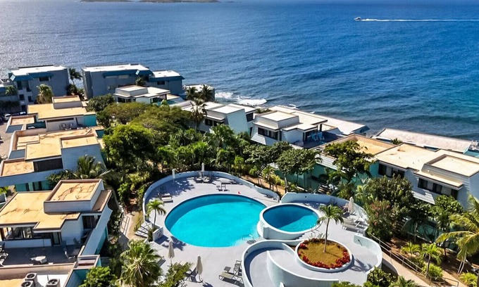 Bolongo Bay Condo | Budget friendly 2br condo - walk to the beach!