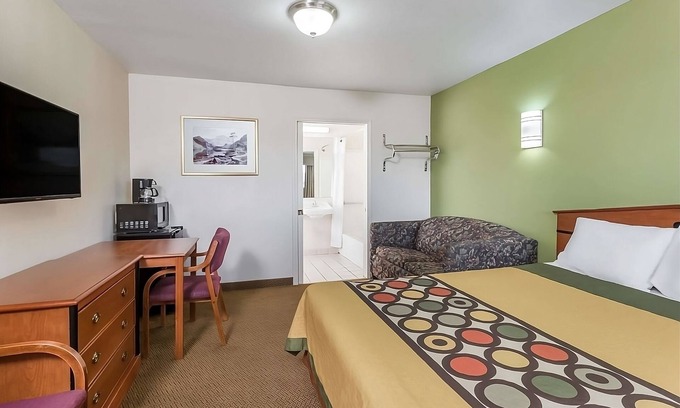 Austin Ave. Resort | Budget-friendly Accommodation at Knights Inn Franklin Ave Waco! Free Parking