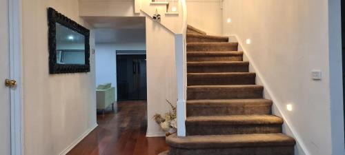 Manor Lakes House | Budget Friendly Stay