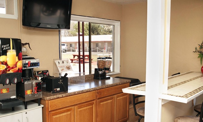 Colby Hotel | Budget Inn and Suites Colby