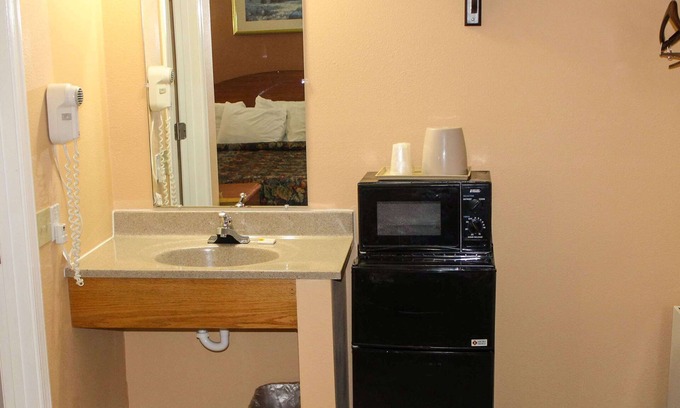 Goode Hotel | Budget Inn of Lynchburg and Bedford