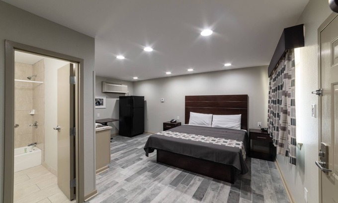 Park Forest - LA North Hotel | Budget Inn & Suites