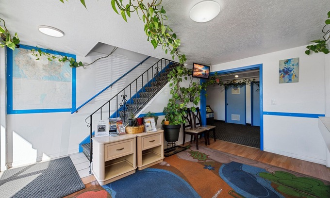 Delta Hotel | Budget Motel