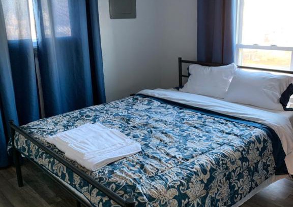 Pontiac House | Budget Room in Pontiac House near Downtown Pontiac Affordable to Stay