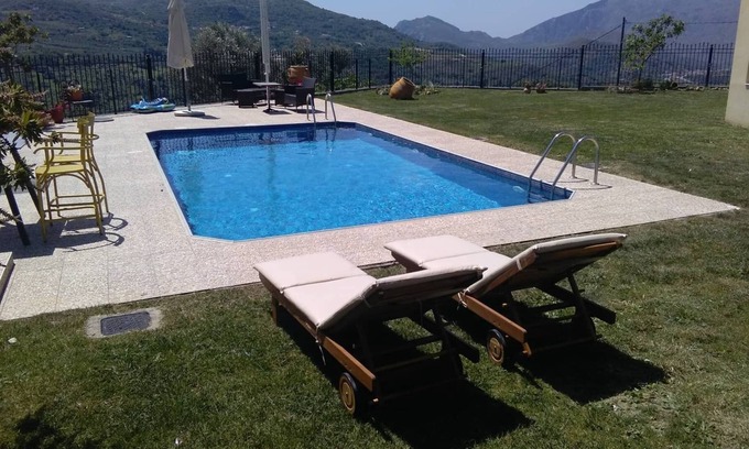 Spilion Villa | Budget Villa for Families in Spili, w/ Private Pool, BBQ & Children Area