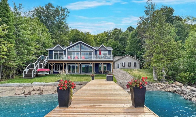 Dysart et al House | Buena Vista Executive Cottage - Redstone Lake