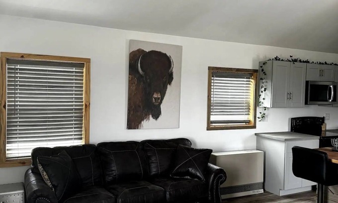 Blackfeet Indian Reservation House | Buffalo Loft- 1-bedroom house with WiFi, AC, located near Glacier National Park
