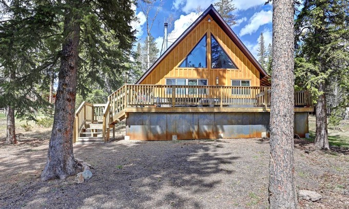 Lead Cabin | Buffalo Loft | 2 Bed, 2 Bath