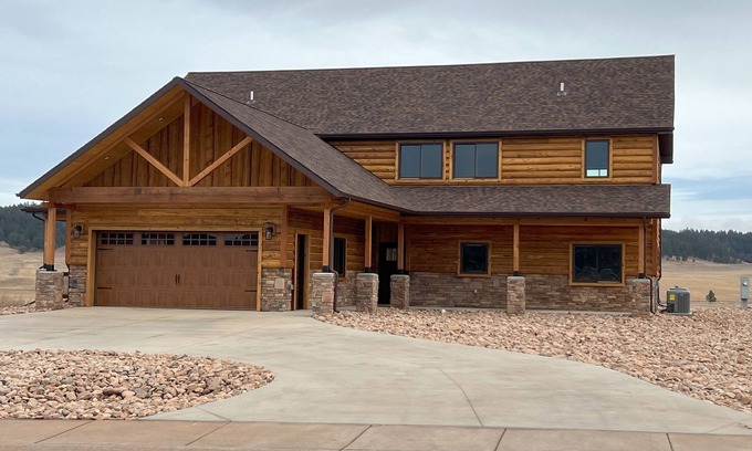 Hulett House | Buffalo Run. 4 Bedroom/4 Bath Home located on the Golf Course at Devil's Tower.