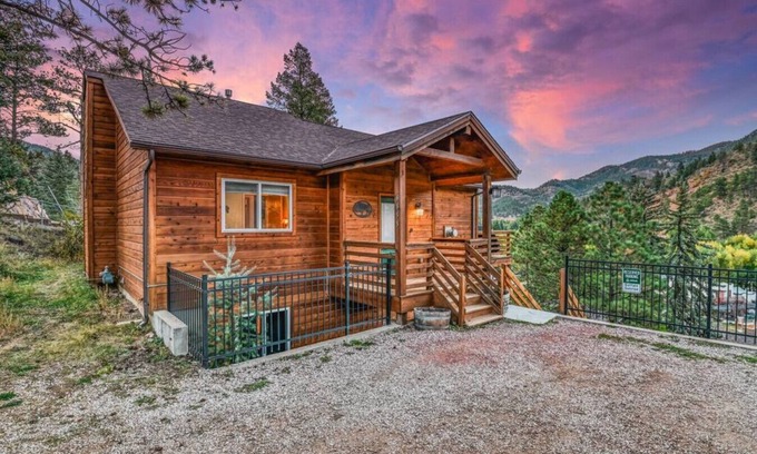 Green Mountain Falls Cabin | Buffalo Sunrise GMF · Mountain Vistas & Lake Views Buffalo Sunrise