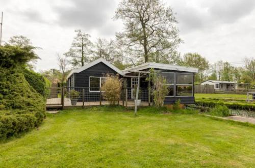 Matsloot House | Buiten Huisje aan de Vaart 1