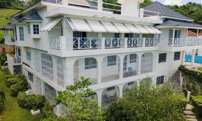 Whitehouse Villa | Buki Ocean View, 8 B/R, Sleeps 16+, with Chef
