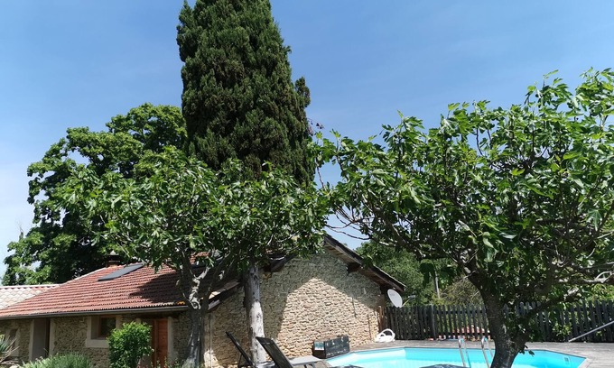 Charmes-sur-l'Herbasse Apartment | Bulle de nature- typical Drôme des collines gîte