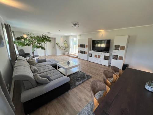 Nordost House | Bungalow 4 Schlafzimmer 8 Personen Parkplatz Grundstück Garten