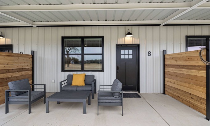 Dennis House | Bungalow 8 @ Barndo Bungalows
