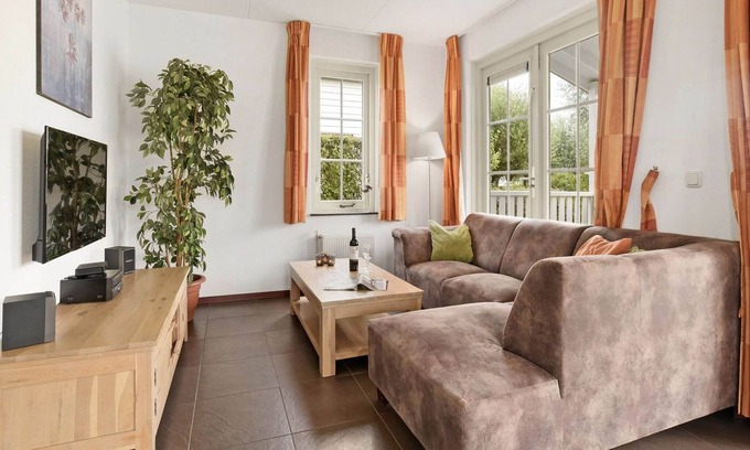 Municipality of Nissewaard House | Bungalow by Water near Rotterdam and Zeeland