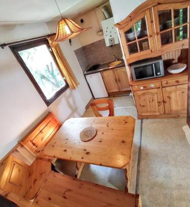 Escaro House | Bungalow confortable à Escaro avec piscine partagée
