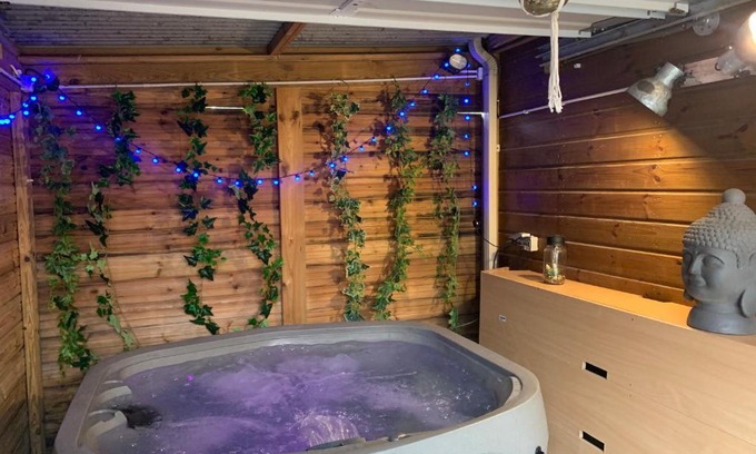 La Possession House | Bungalow et jacuzzi privatifs