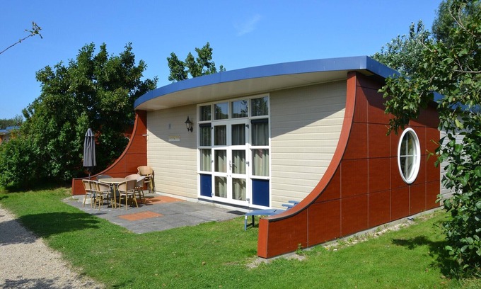 's-Gravenzande House | Bungalow in Dunes with Nautical Charm