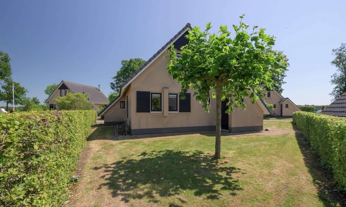 Sondel House | Bungalow in Sondel near Slotermeer Lake