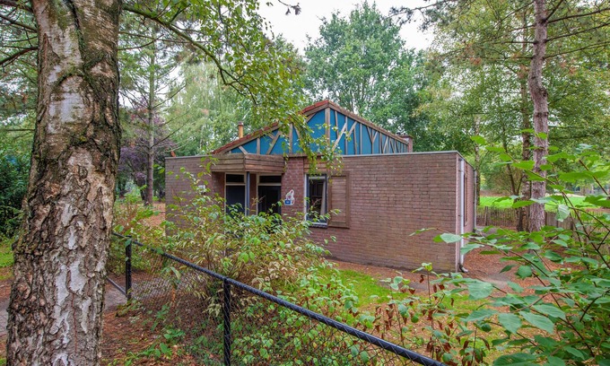 Municipality of Weert House | Bungalow in Weerterbergen with Fireplace
