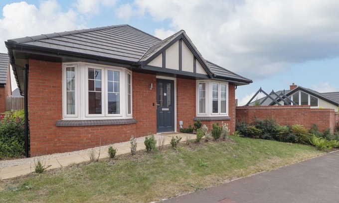 Ross-on-Wye House | BUNGALOW - NO. 37, family friendly, with a garden in Ross-On-Wye