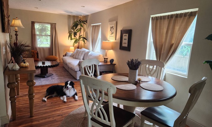 Baldwin Park House | Bungalow on quiet street close to trendy cafes, pubs, and parks. Dogs welcome!