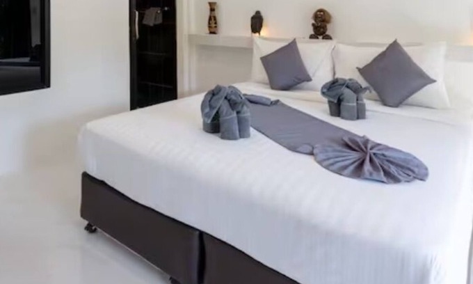 Ko Lanta Ski Chalet | Bungalow - Sleeps 2 - Terrace - Beach Close