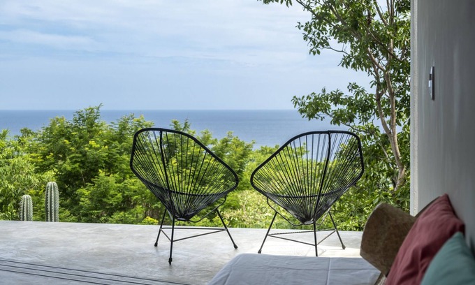 Huautlco House | Bungalow to Wake Up to Ocean Views and Unforgettable Sunsets