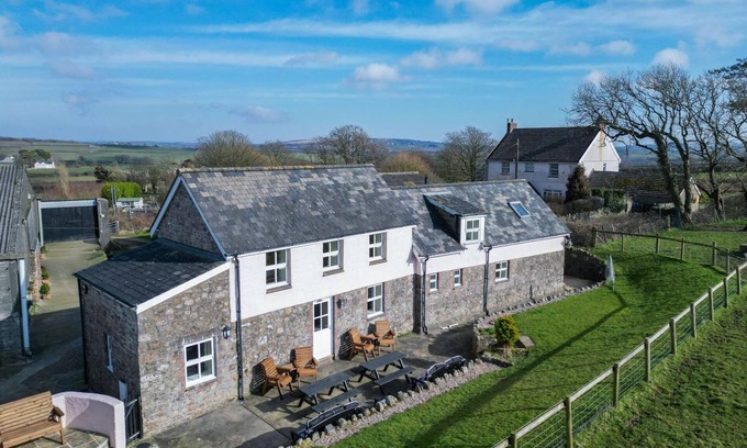 Llangennith House | Bunk House - 4 Bedroom - Llangennith