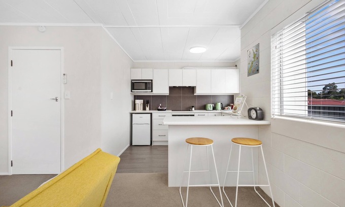 Te Awamutu Apartment | Bunker 1: "Urban meets Rustic"