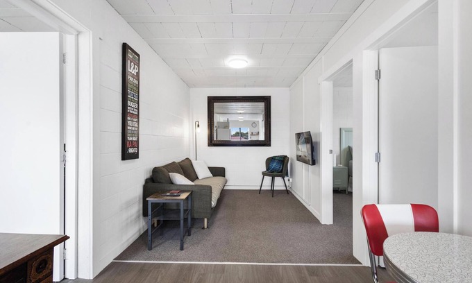 Te Awamutu Apartment | Bunker 2 "Urban meets Rustic"