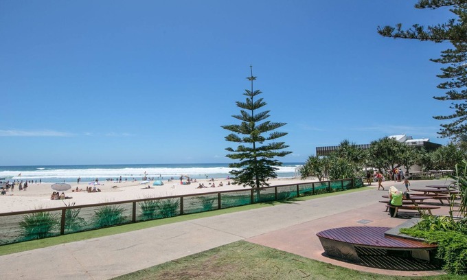 Burleigh Heads Apartment | BURLEIGH BEACH - Renovated Unit With Free WIFI