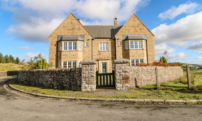Lanehead Cottage | BURNHOPE SHOOTING LODGE, pet friendly, with open fire in Wearhead