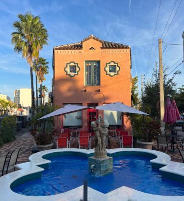 Burns Square Hotel | Burns Square Boutique Hotel