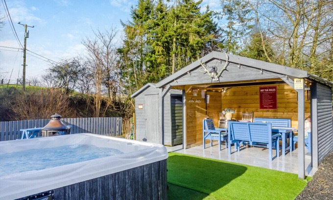 Hexham House | Burnside Cottage - Three Bedroom House, Sleeps 8