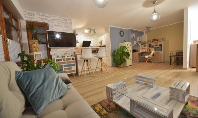 Alt-Muhlburg Apartment | Business Class Apartment mit Flair-Innenstadt-Netflix