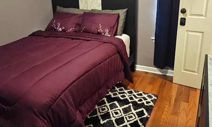 Atlanta House | Business-Ready Room Downtown Atlanta - Near GWCC & Mercedes Benz - Private Bath