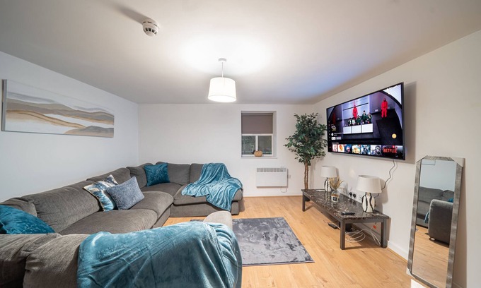 Leeds Apartment | Business Travel Stay by Kirkstall Centre